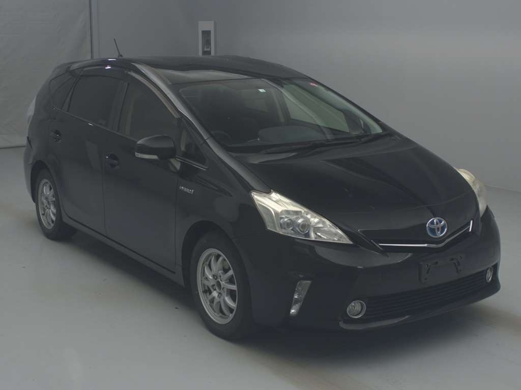 2012 Toyota Prius alpha ZVW41W[2]