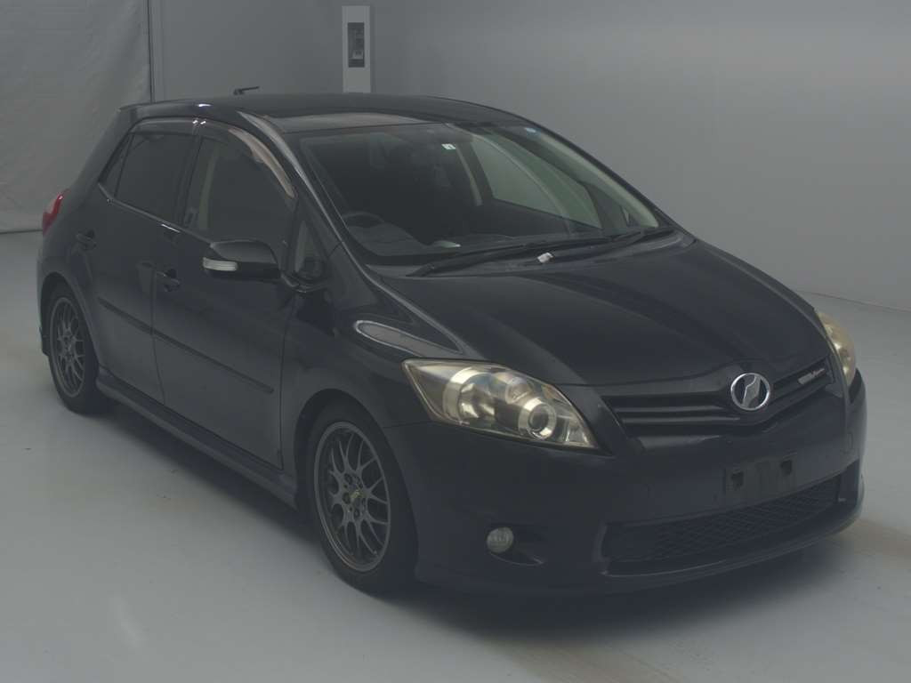 2010 Toyota Auris ZRE152H[2]