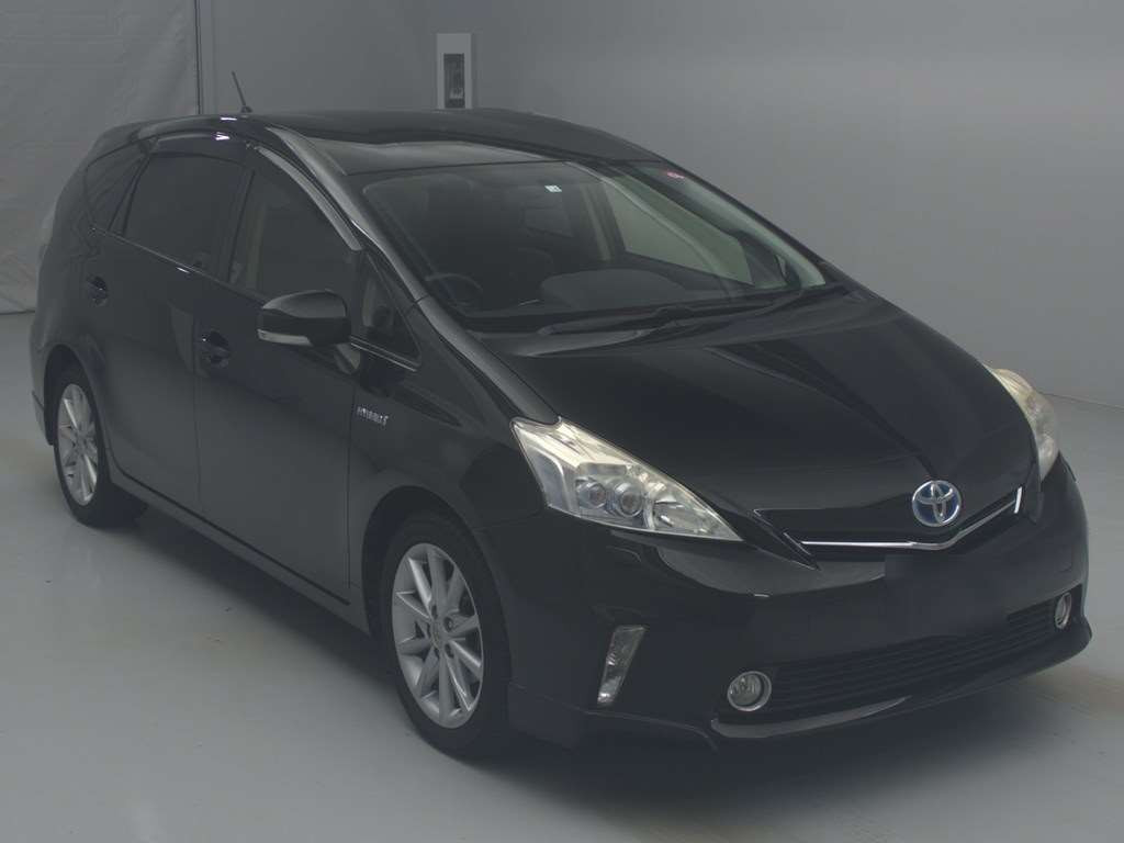 2012 Toyota Prius alpha ZVW41W[2]