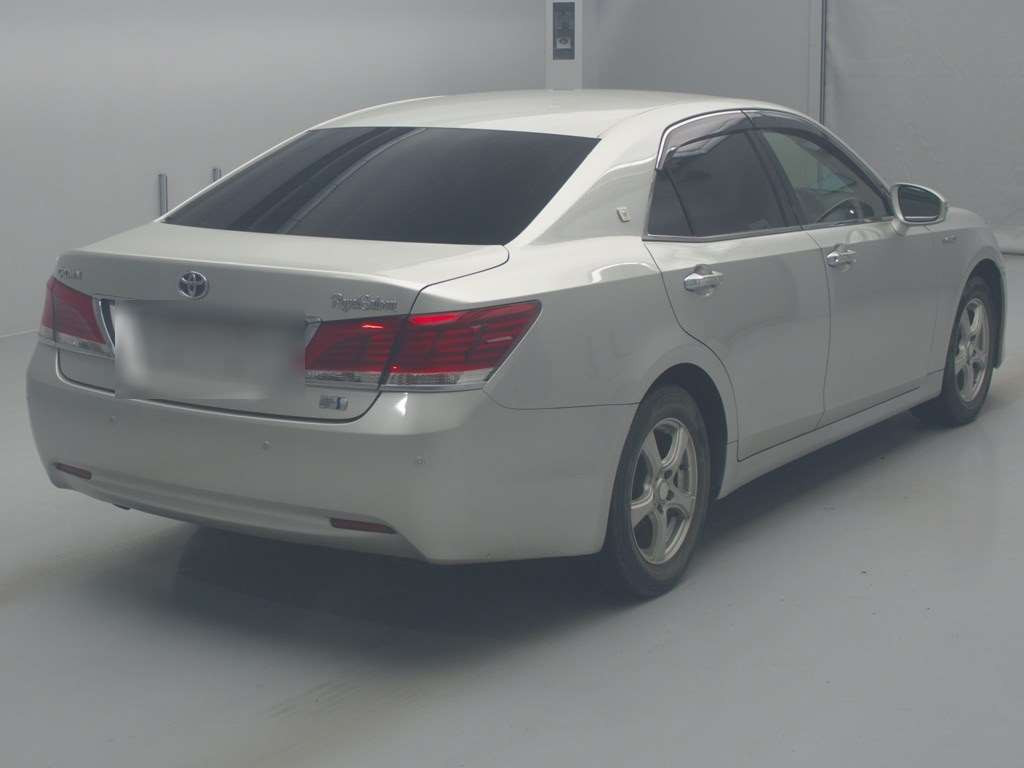 2013 Toyota Crown Hybrid AWS210[1]