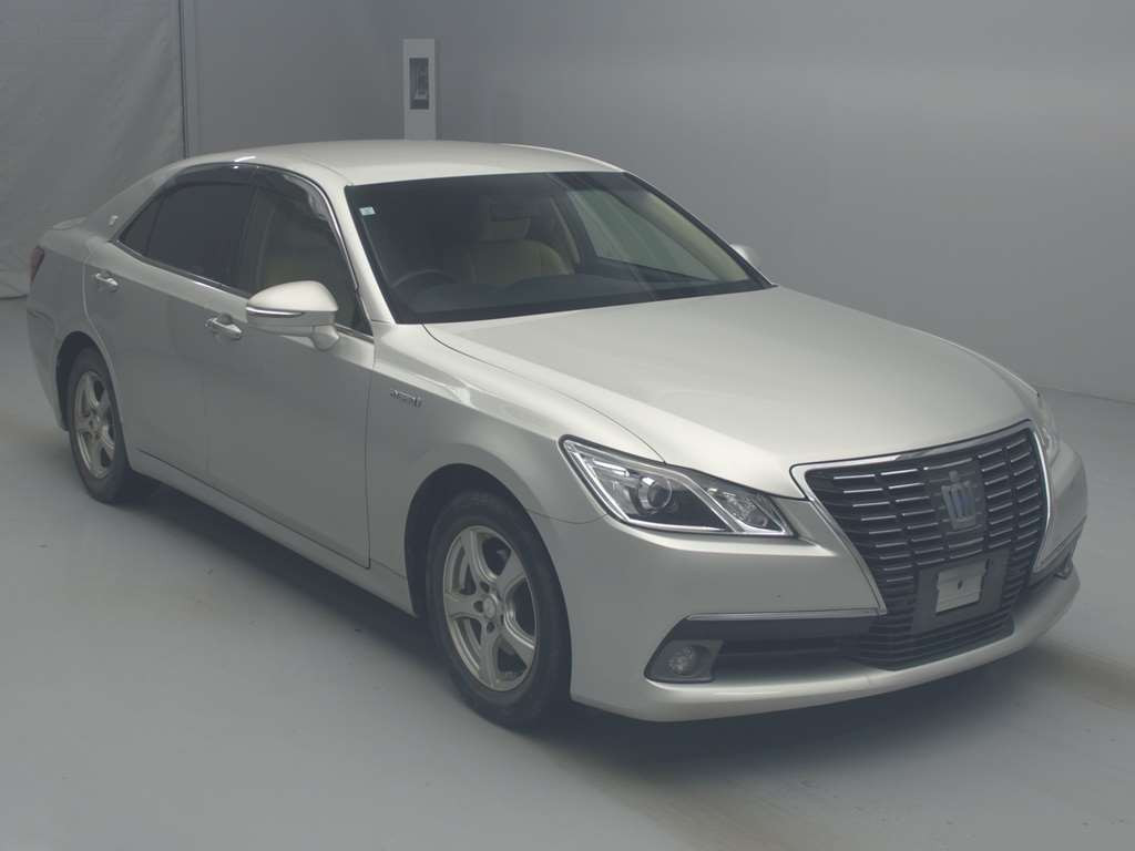 2013 Toyota Crown Hybrid AWS210[2]