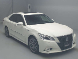 2013 Toyota Crown Hybrid