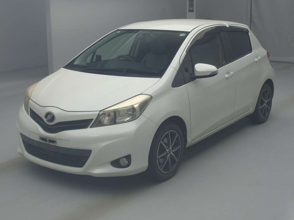 2011 Toyota Vitz NSP130[0]