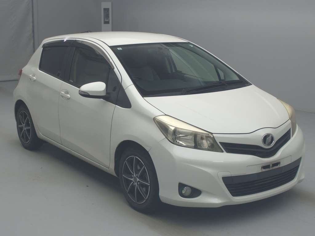 2011 Toyota Vitz NSP130[2]