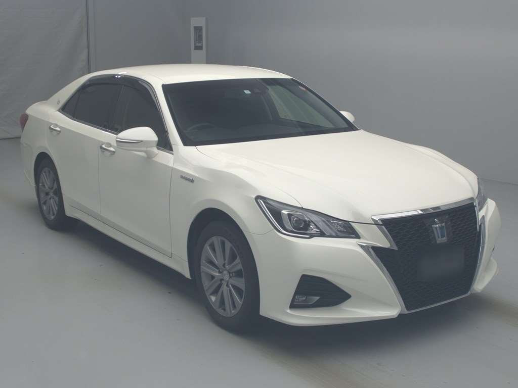 2017 Toyota Crown Hybrid AWS211[2]