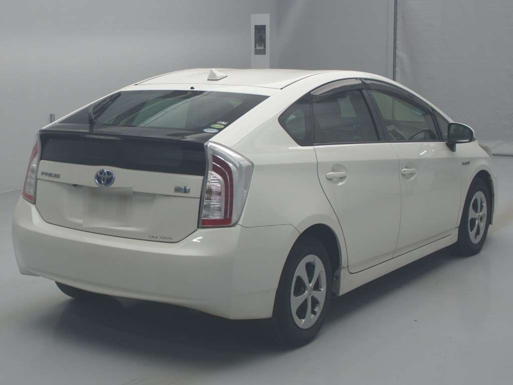 2013 Toyota Prius ZVW30[1]