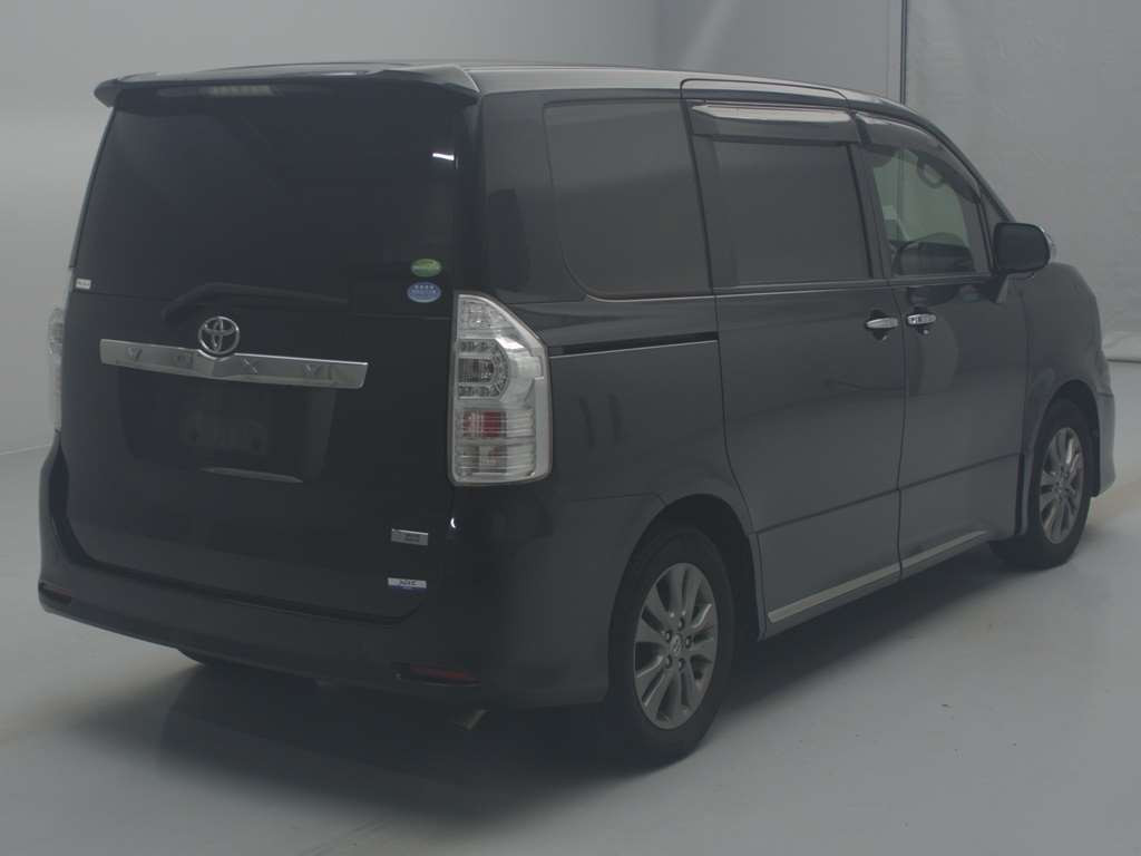 2013 Toyota Voxy ZRR70W[1]