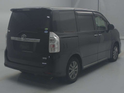 2013 Toyota Voxy