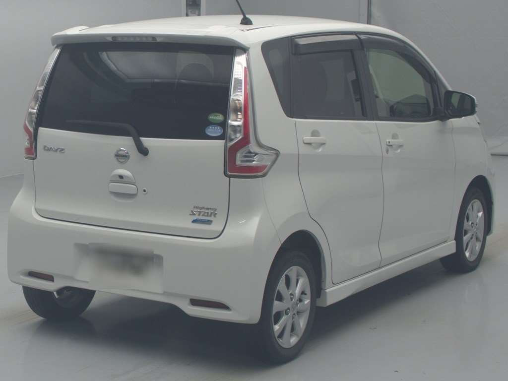 2016 Nissan DAYZ B21W[1]