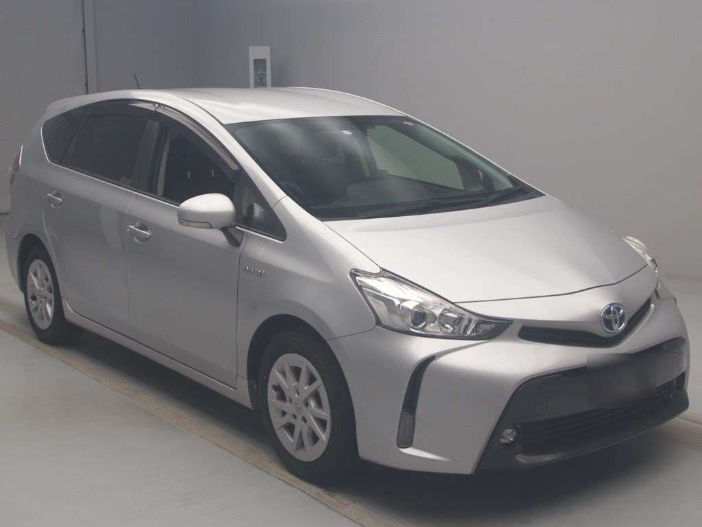 2017 Toyota Prius alpha ZVW41W[2]