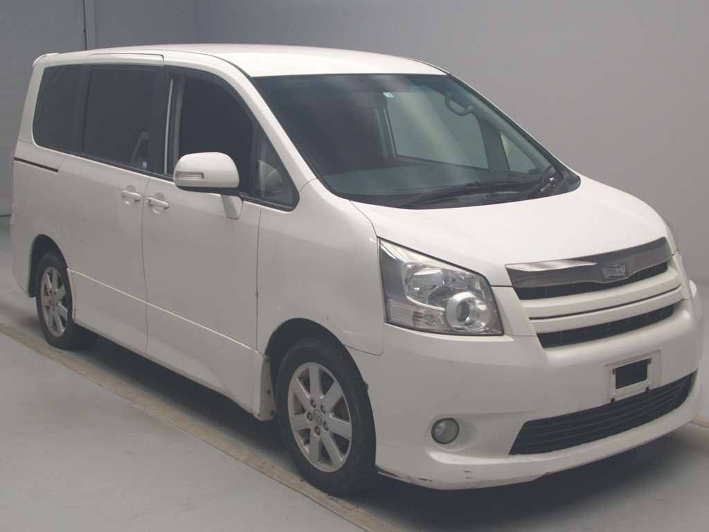 2007 Toyota Noah ZRR70W[2]