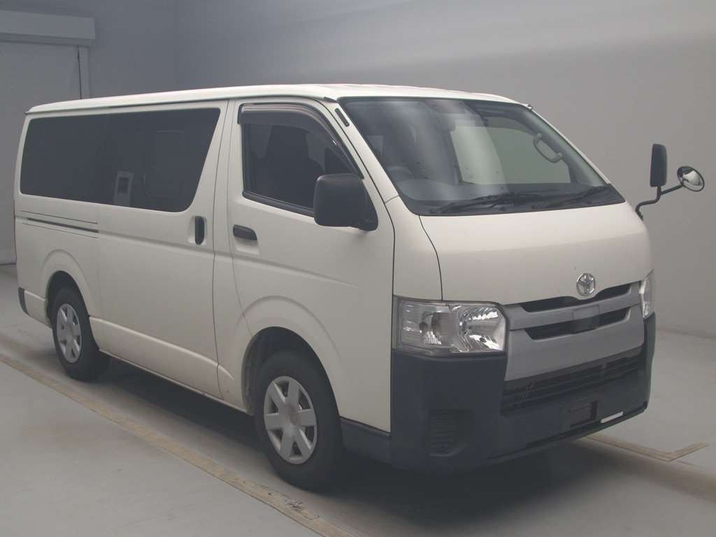 2019 Toyota Regiusace Van TRH200V[2]