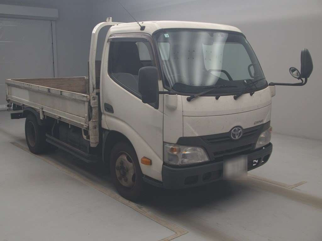 2015 Toyota Dyna Truck XZU645[2]