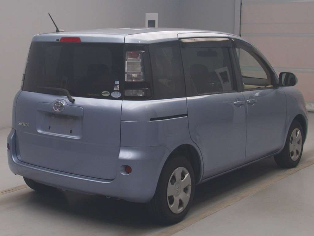 2011 Toyota Sienta NCP81G[1]