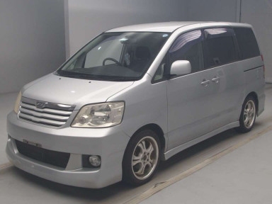 2003 Toyota Noah