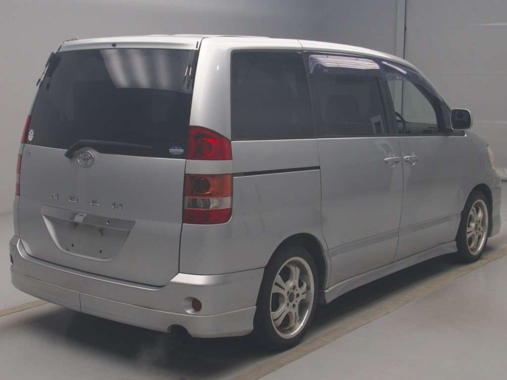 2003 Toyota Noah AZR60G[1]