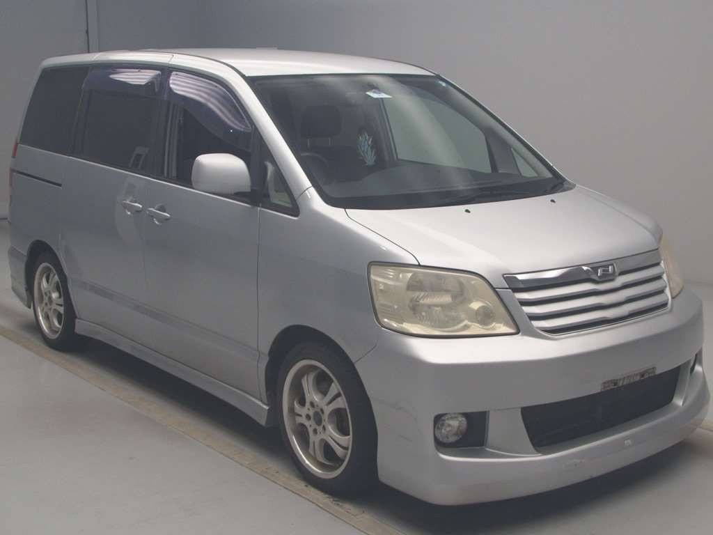 2003 Toyota Noah AZR60G[2]