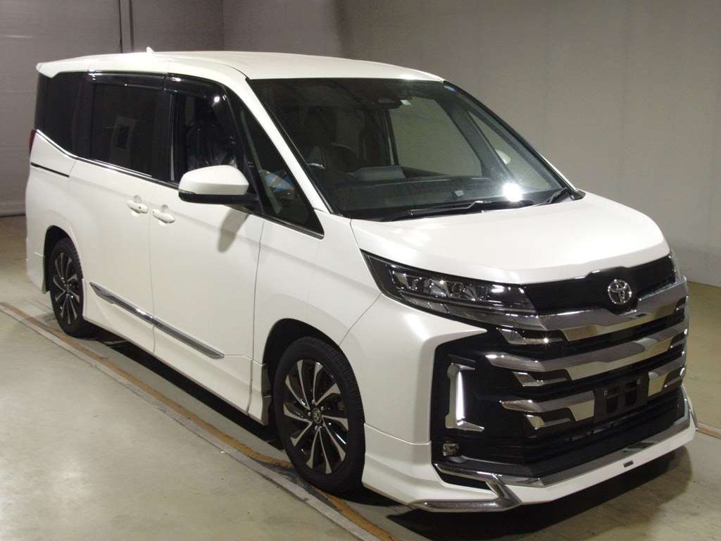 2022 Toyota Noah MZRA90W[2]