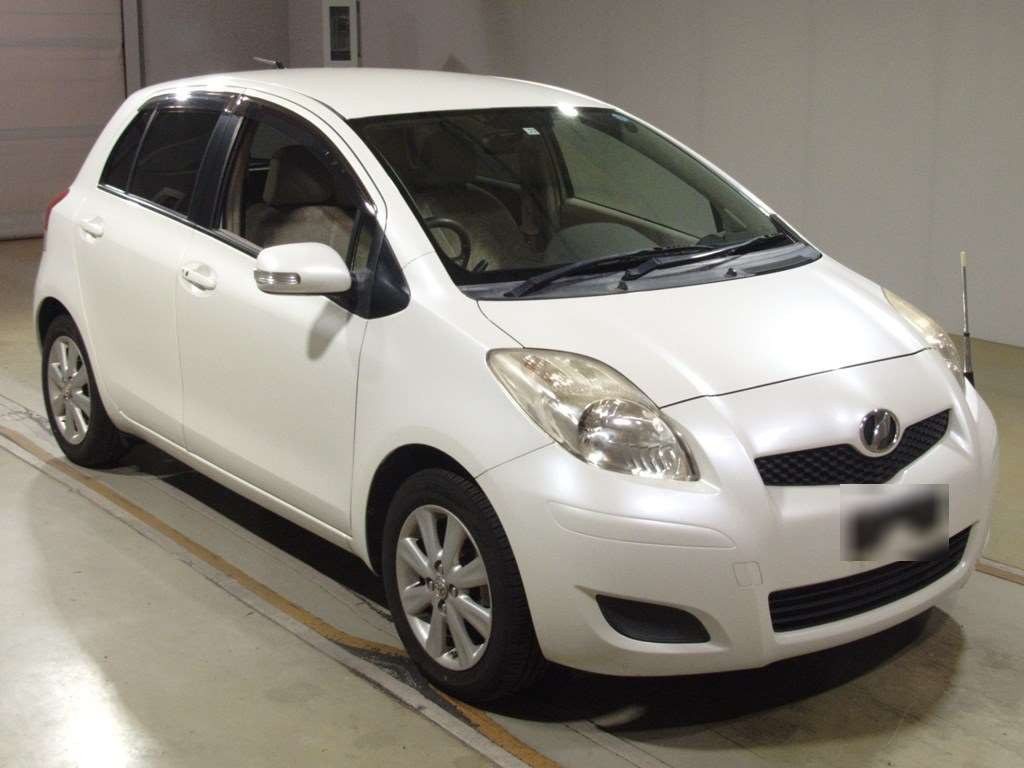 2009 Toyota Vitz SCP90[2]