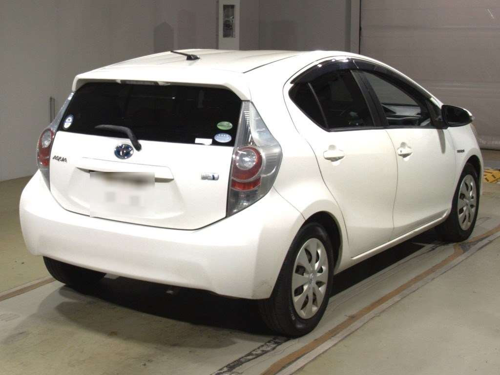 2012 Toyota Aqua NHP10[1]