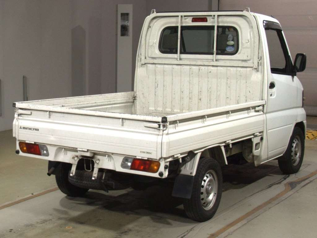 2010 Mitsubishi Minicab Truck U62T[1]