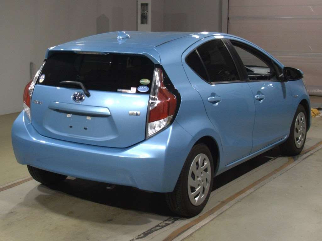 2016 Toyota Aqua NHP10[1]