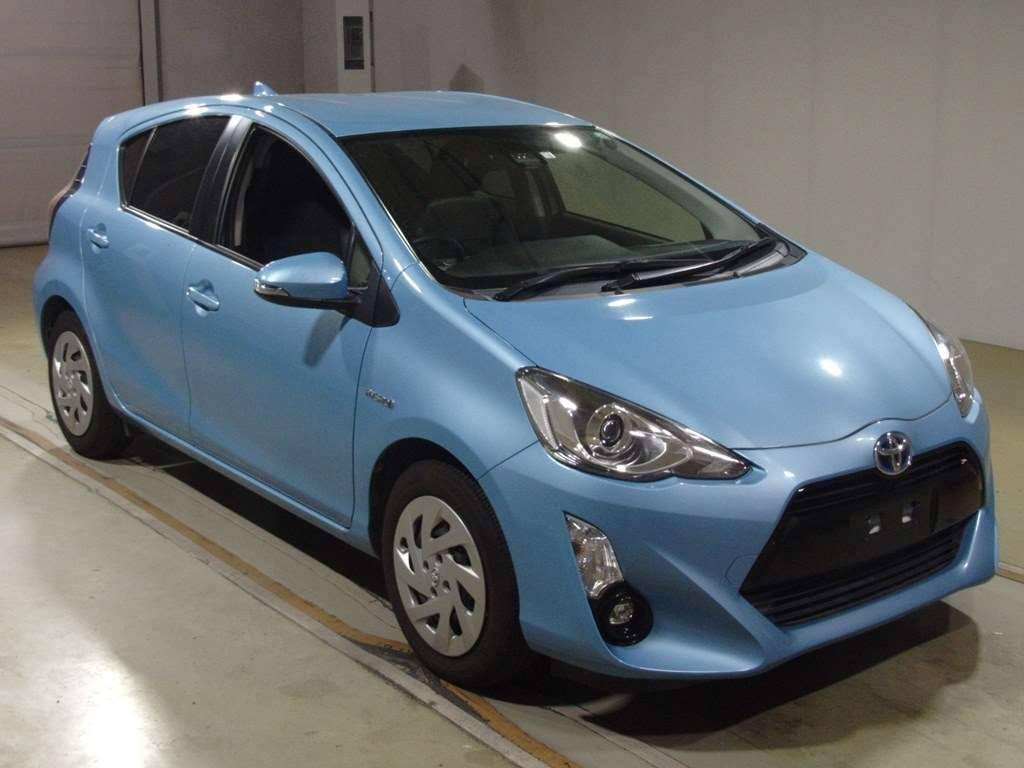 2016 Toyota Aqua NHP10[2]