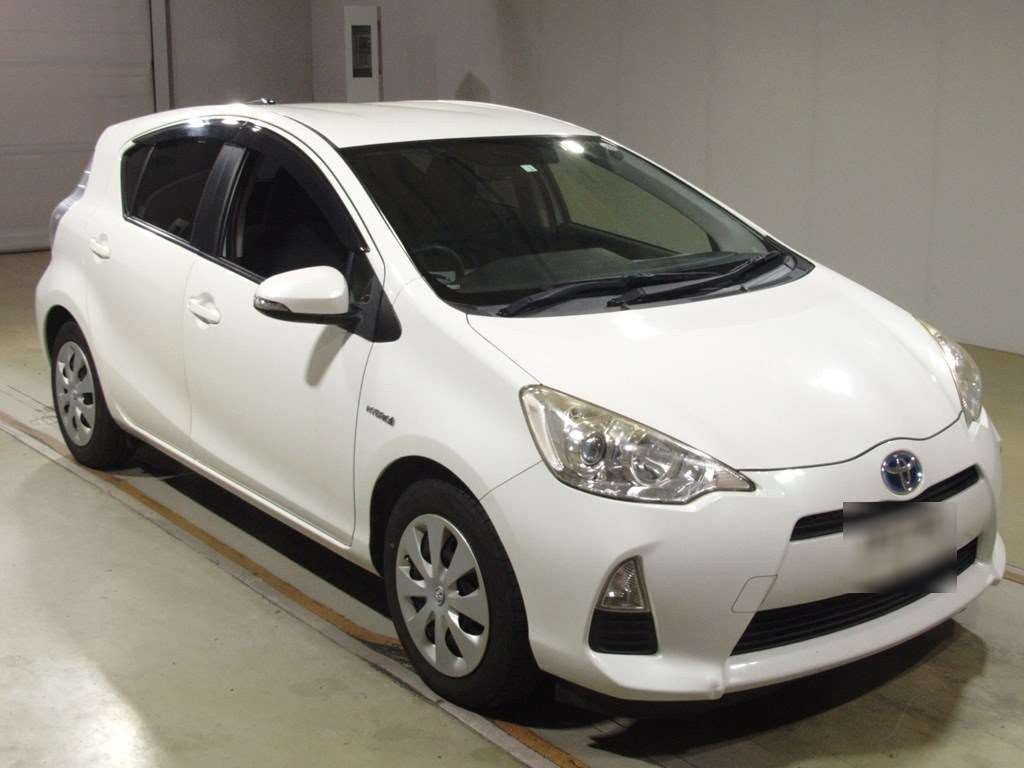 2014 Toyota Aqua NHP10[2]