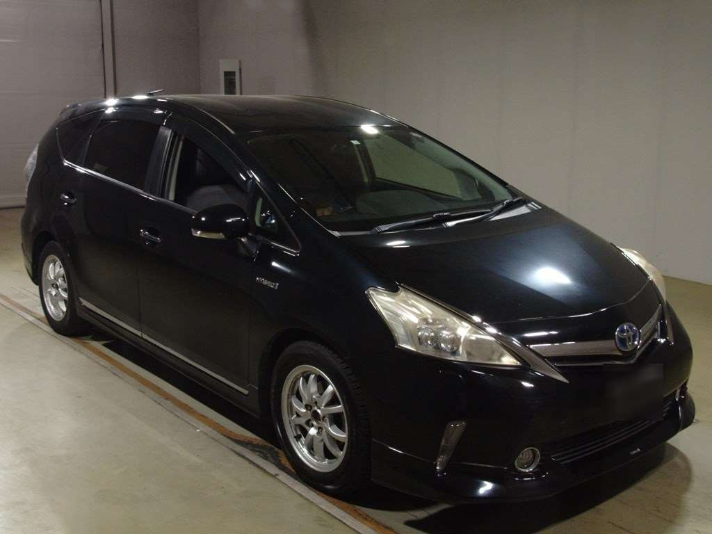 2012 Toyota Prius alpha ZVW40W[2]