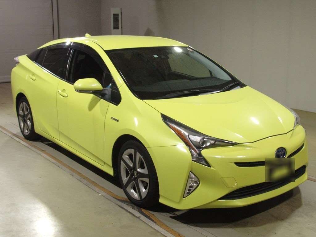 2015 Toyota Prius ZVW50[2]