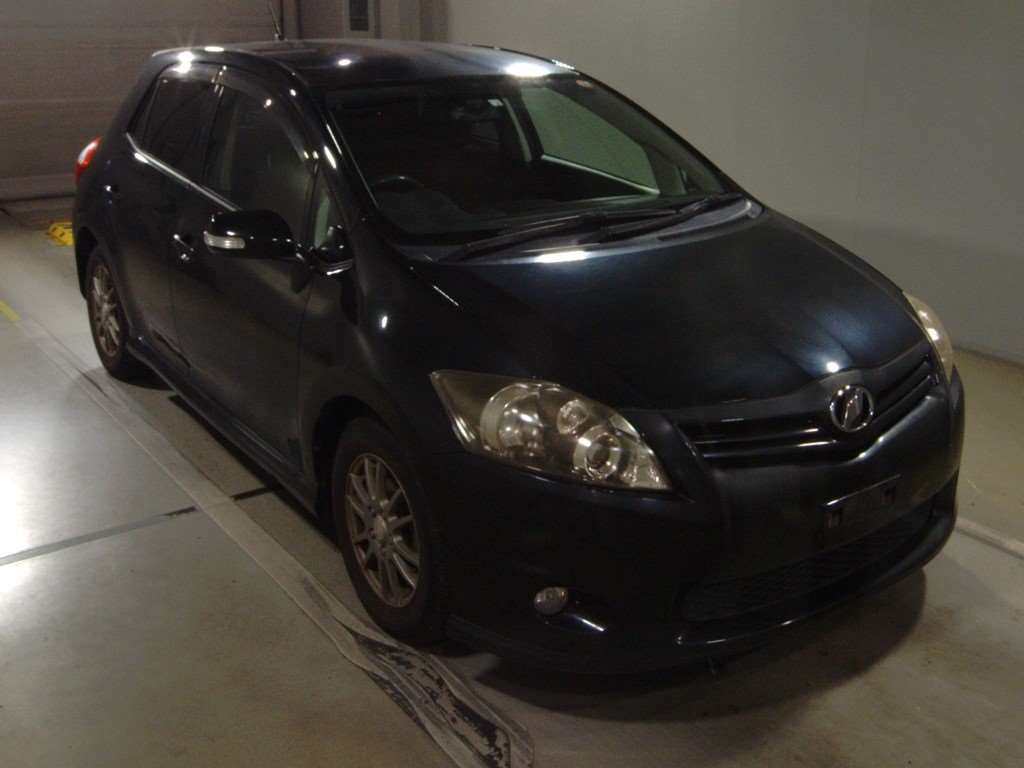 2010 Toyota Auris ZRE152H[2]