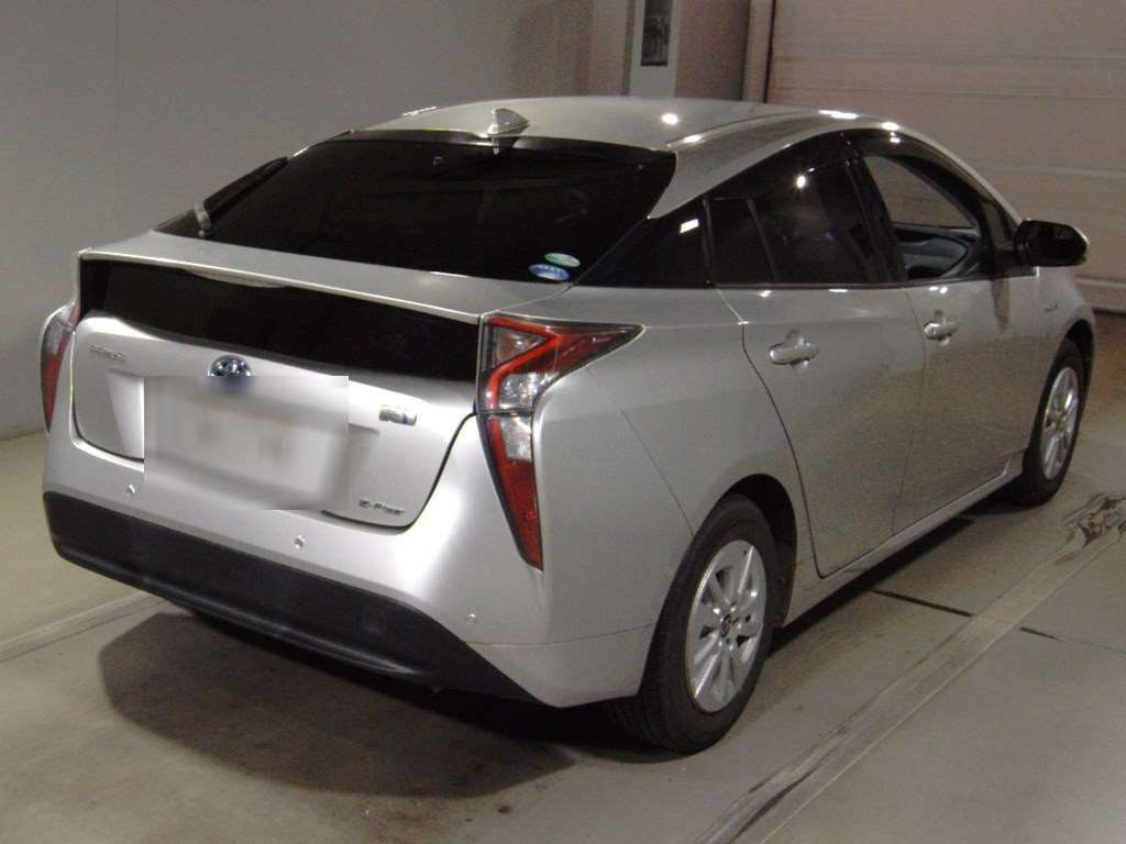 2017 Toyota Prius ZVW55[1]