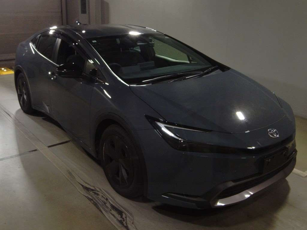 2023 Toyota Prius ZVW65[2]