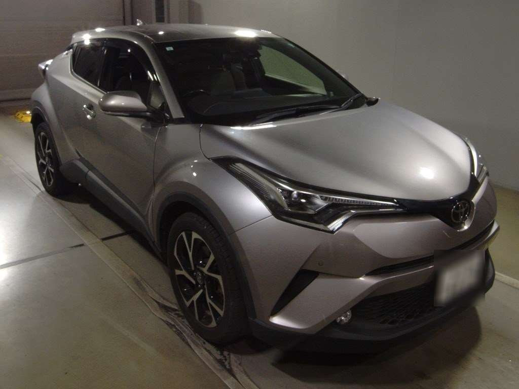 2017 Toyota C-HR NGX50[2]