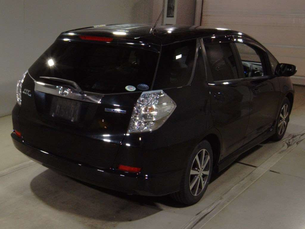 2012 Honda Fit Shuttle Hybrid GP2[1]