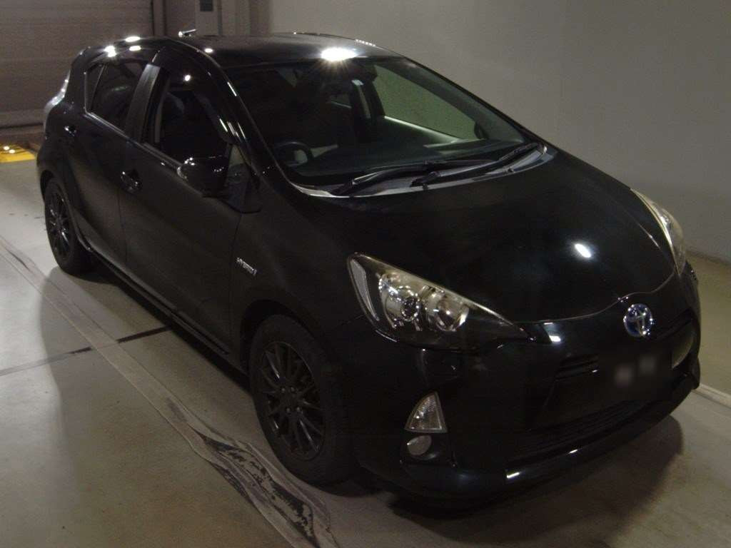 2012 Toyota Aqua NHP10[2]