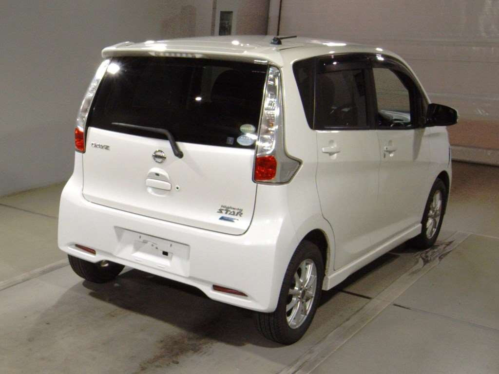 2013 Nissan DAYZ B21W[1]