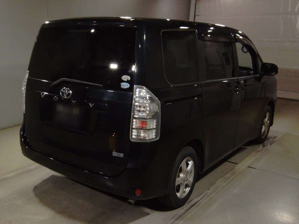 2011 Toyota Voxy ZRR70G[1]