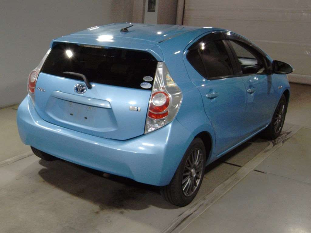 2012 Toyota Aqua NHP10[1]