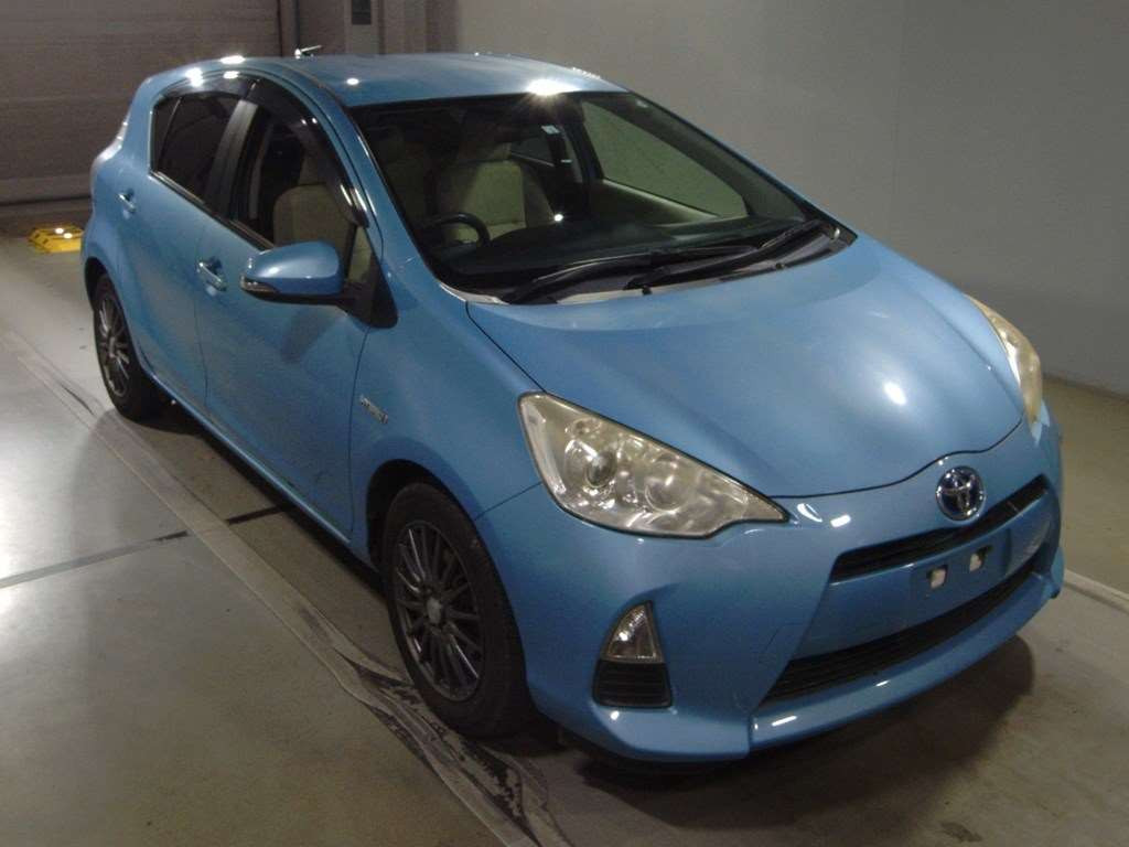 2012 Toyota Aqua NHP10[2]