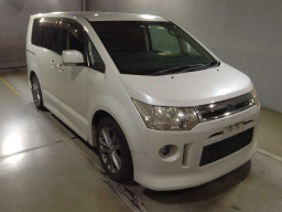 2008 Mitsubishi Delica D5