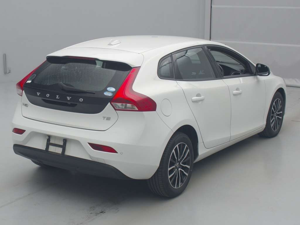 2019 Volvo V40 MB4154T[1]