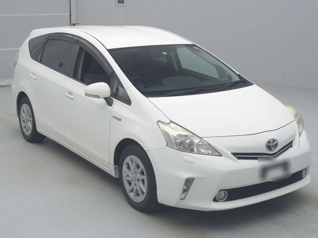 2011 Toyota Prius alpha ZVW40W[2]