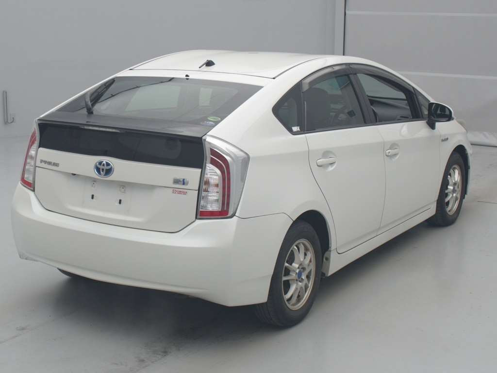 2013 Toyota Prius ZVW30[1]