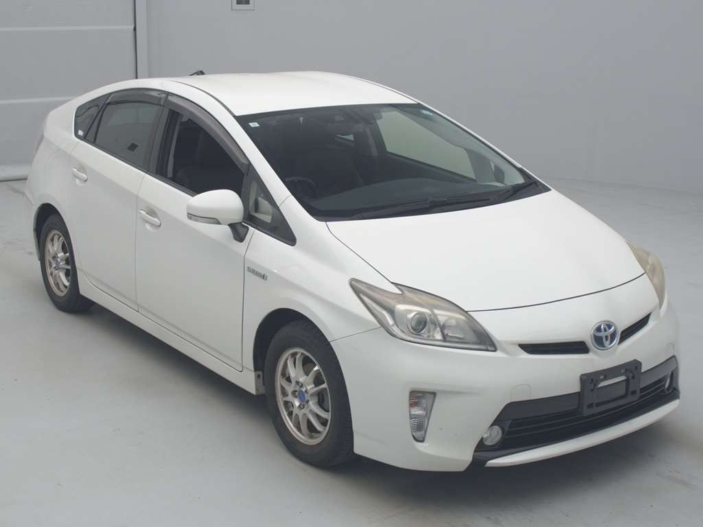 2013 Toyota Prius ZVW30[2]