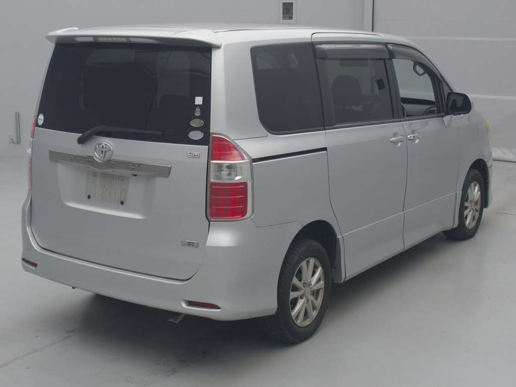 2008 Toyota Noah ZRR75W[1]