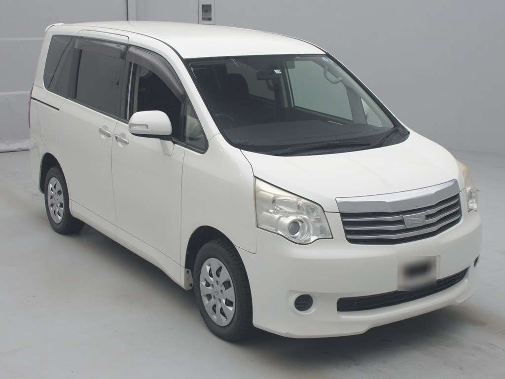 2011 Toyota Noah ZRR75G[2]