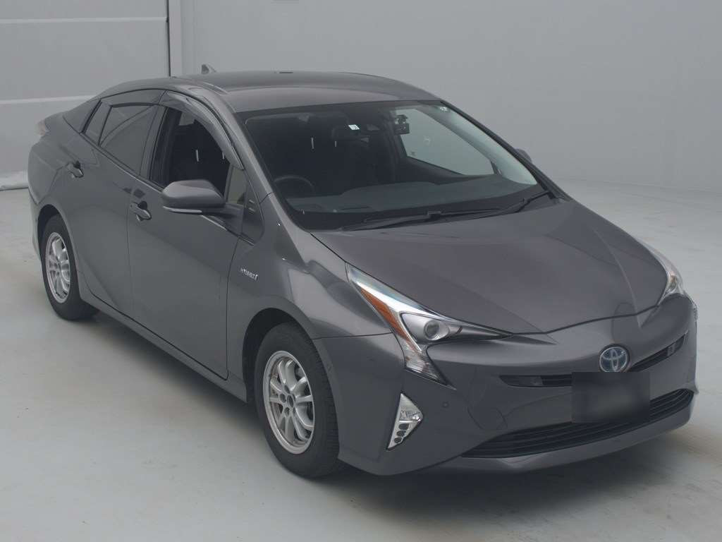 2016 Toyota Prius ZVW55[2]