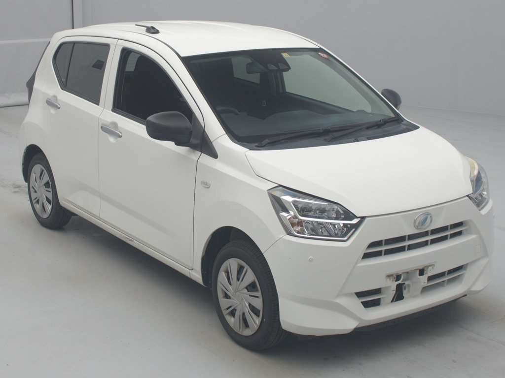 2017 Daihatsu Mira es LA360S[2]