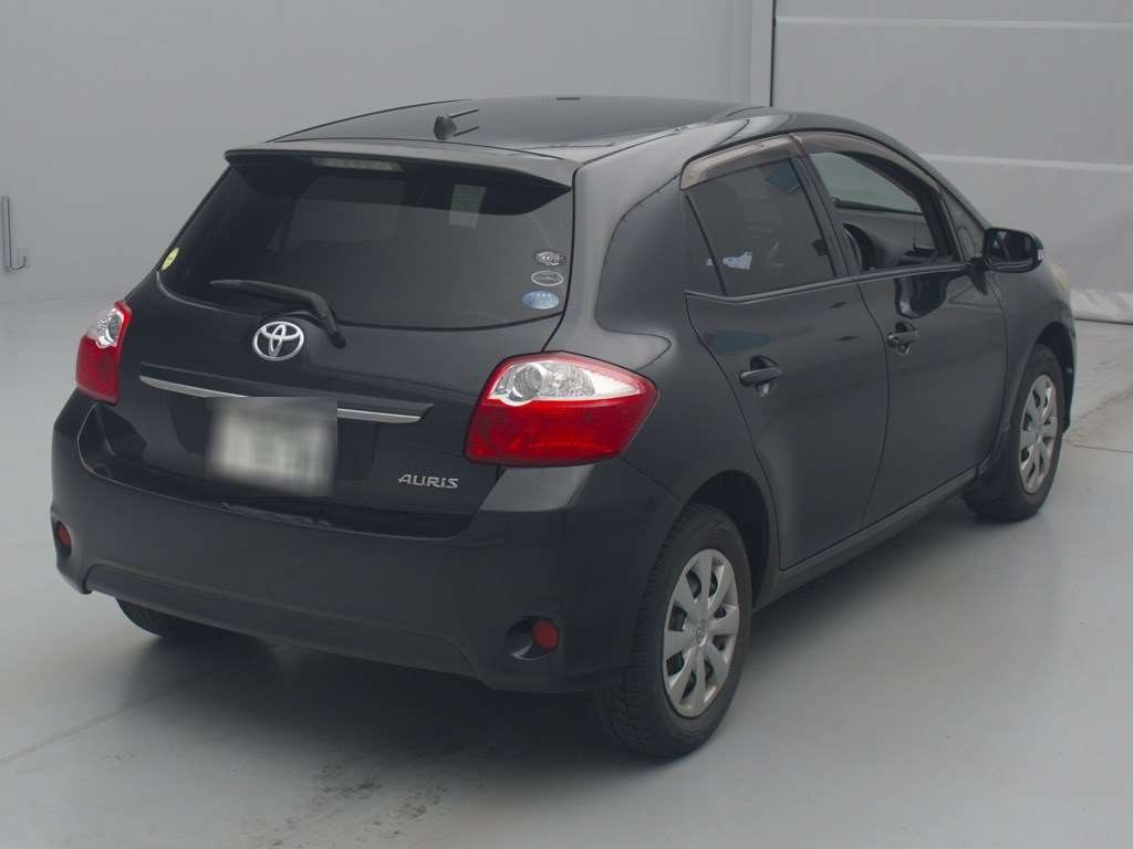 2010 Toyota Auris NZE154H[1]